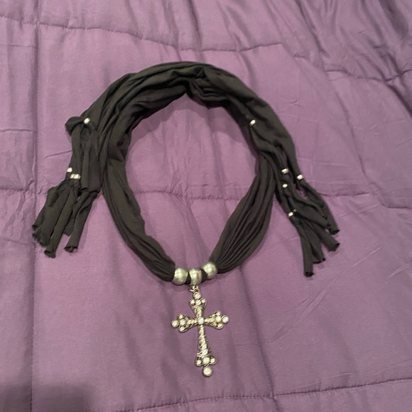 Two scarves with cross pendant, purple and black - Picture 3 of 7